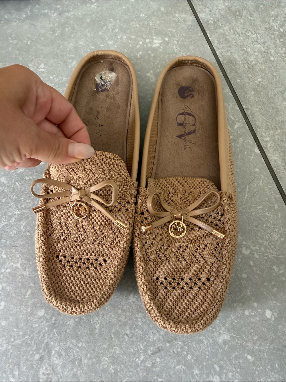 Gloria Vanderbilt Tan Crochet Slip-On Mules with Bow & Gold Charm